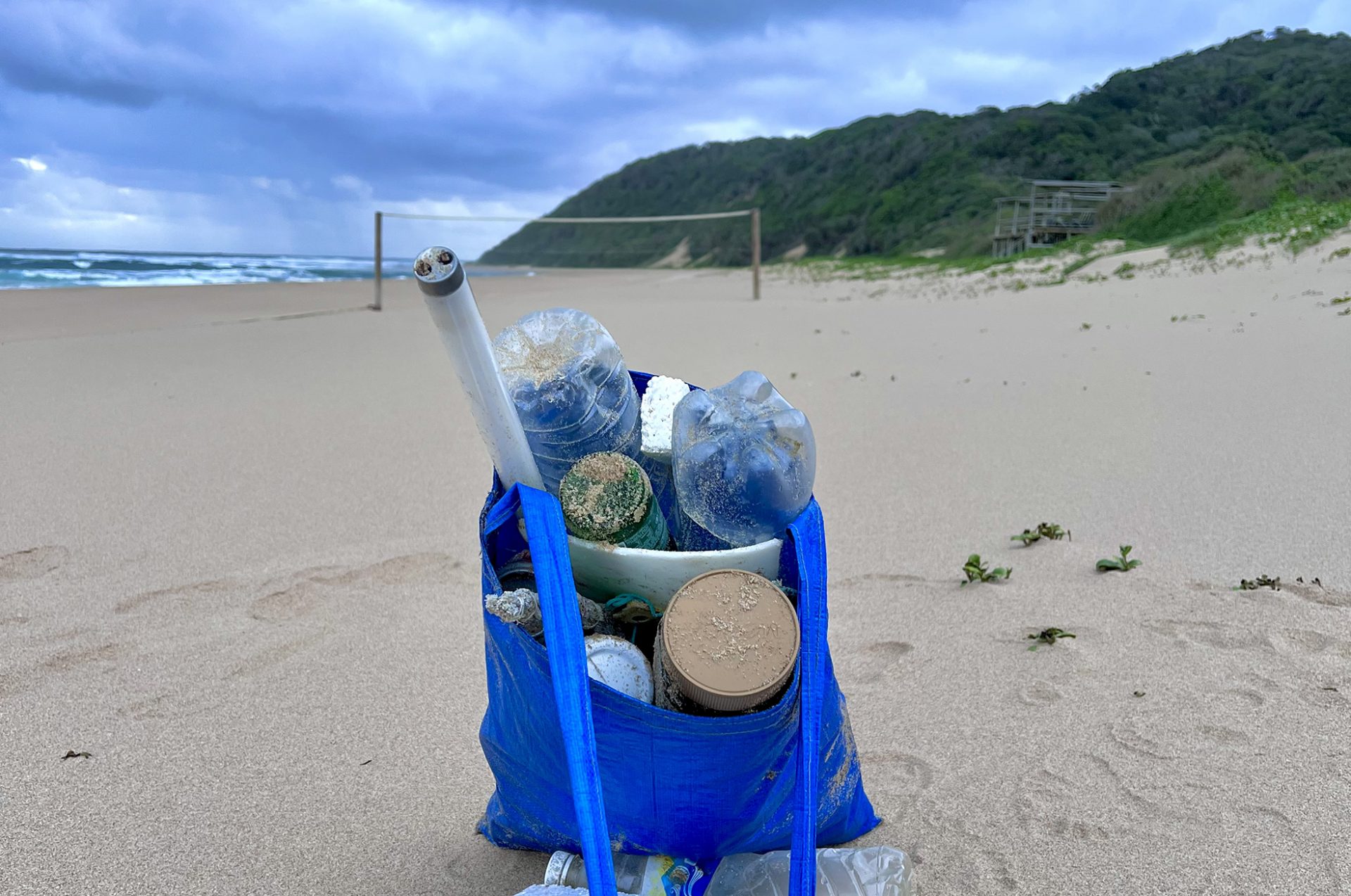 Responsibility - Beach cleaning - thonga Responsibility - Beach cleaning - thonga